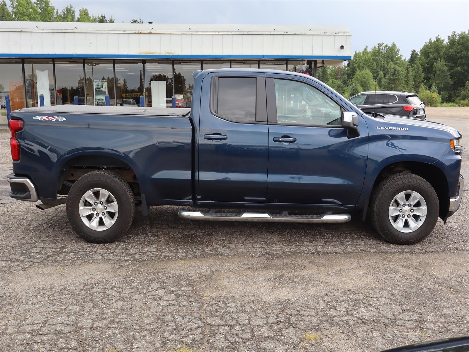 Used 2020 Chevrolet Silverado 1500 LT with VIN 1GCRYDED1LZ134180 for sale in Cook, Minnesota