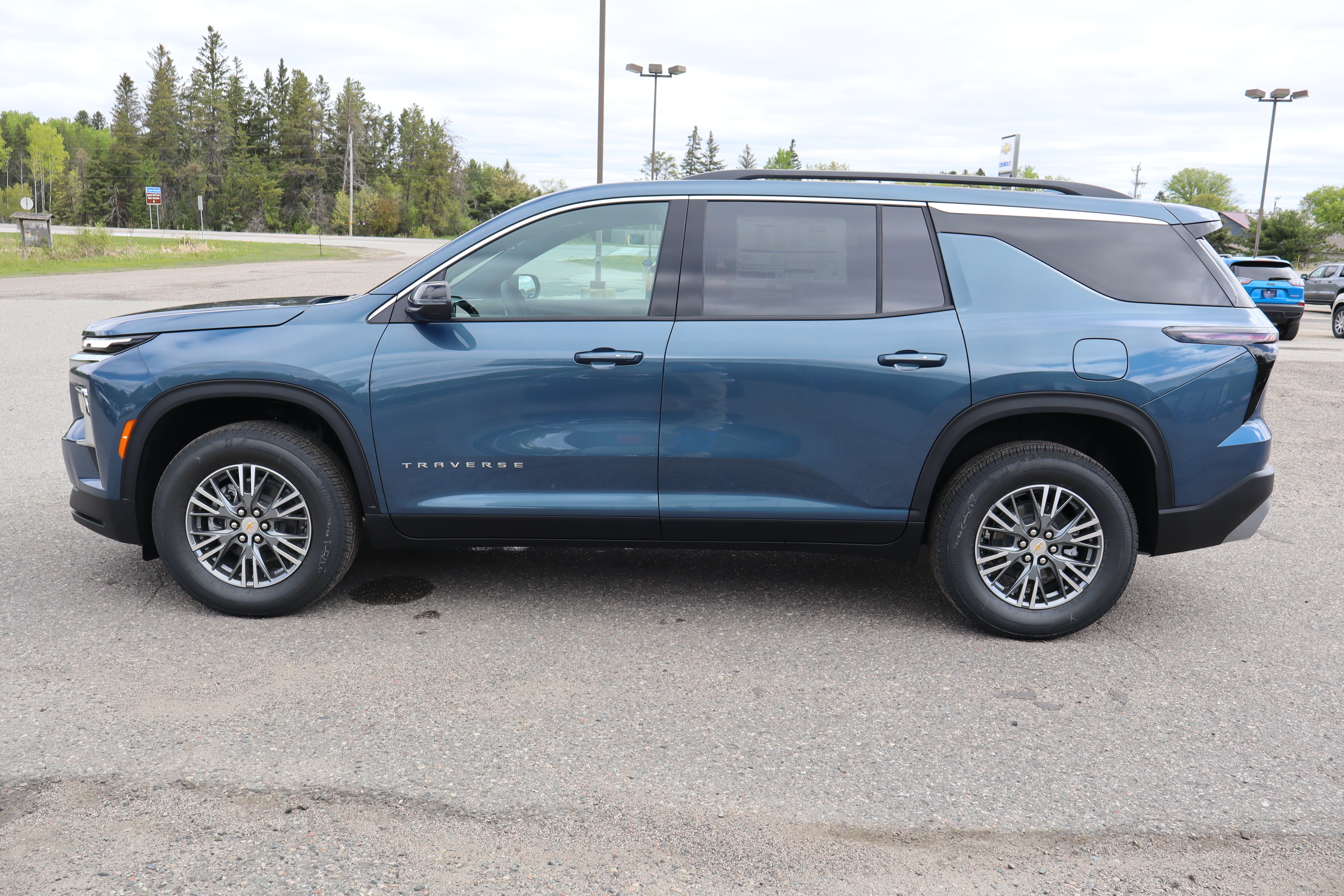2025 Chevrolet Traverse LT
